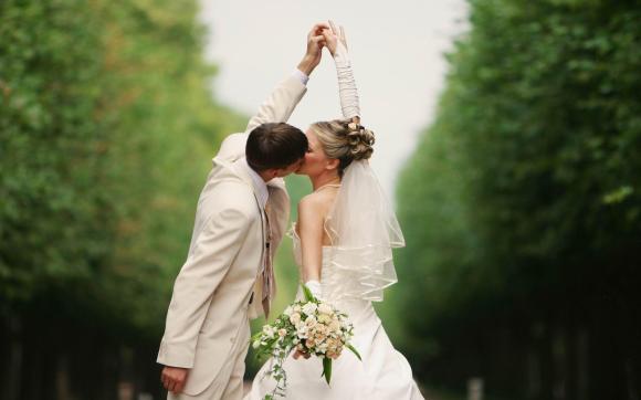 Wedding-Kiss-Photos-2013-HD-Wallpaper